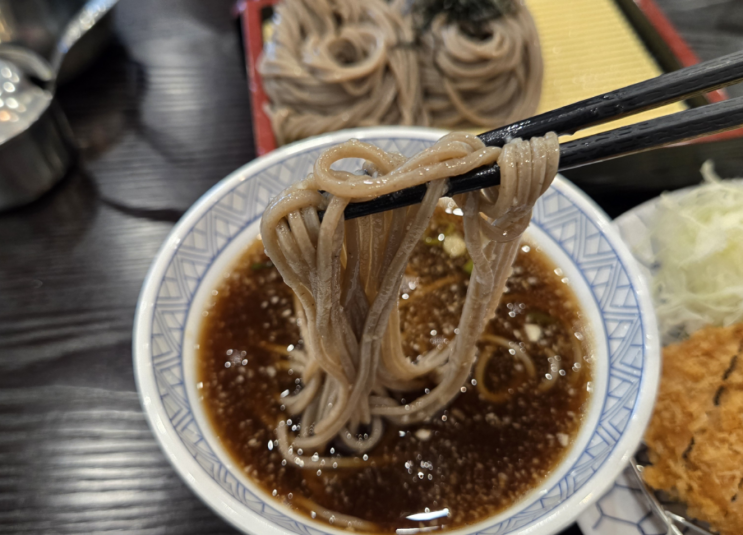  오산 소바 맛집 삼동소바 오산갈곶점 일식맛집 엘지로 평택 생활의 달인 표재수 메밀면 엘지로 대게튀김 돈까스 자가제면 냉소바 오산시청 온소바 비빔소바 매콤우육소바 catchtable