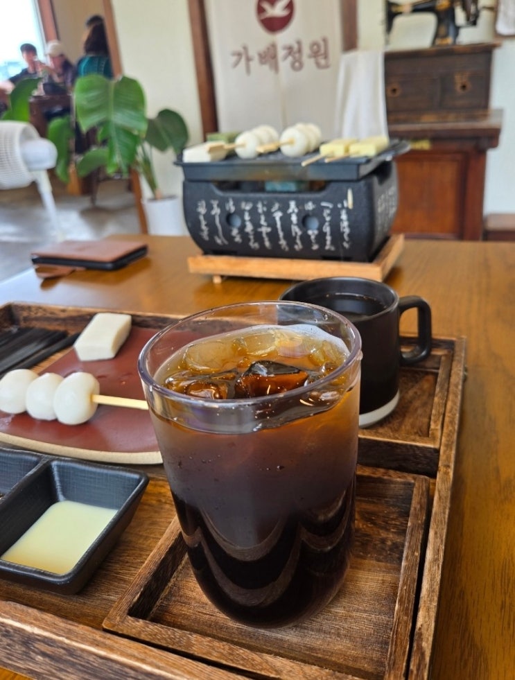  의왕 왕송호수 애견동반 카페 화로에 직접 떡 구워먹는 이색 재미