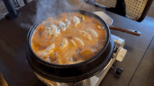  혜화술집 나르에서 차돌박이사시미 순두부찌개와 함께 데이트