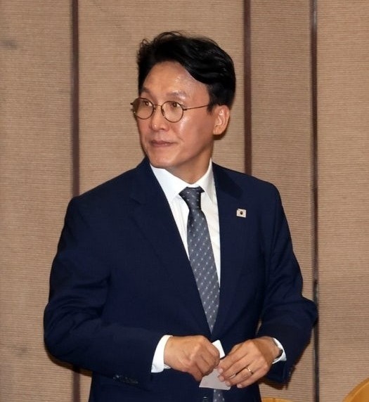 첫출근 “새벽<b>총리</b>” <b>김민석</b> 누구인가