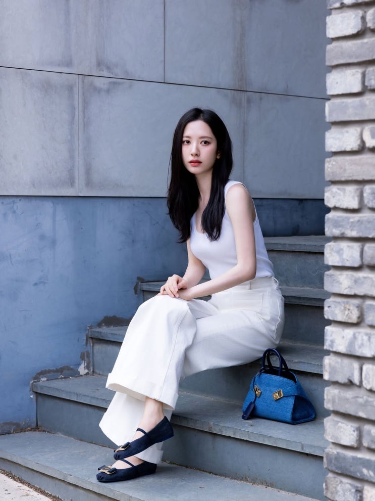  요즘 여자 명품 브랜드 가방 끝판왕! 김지연이 선택한 페라가모 여성 허그 소프트백