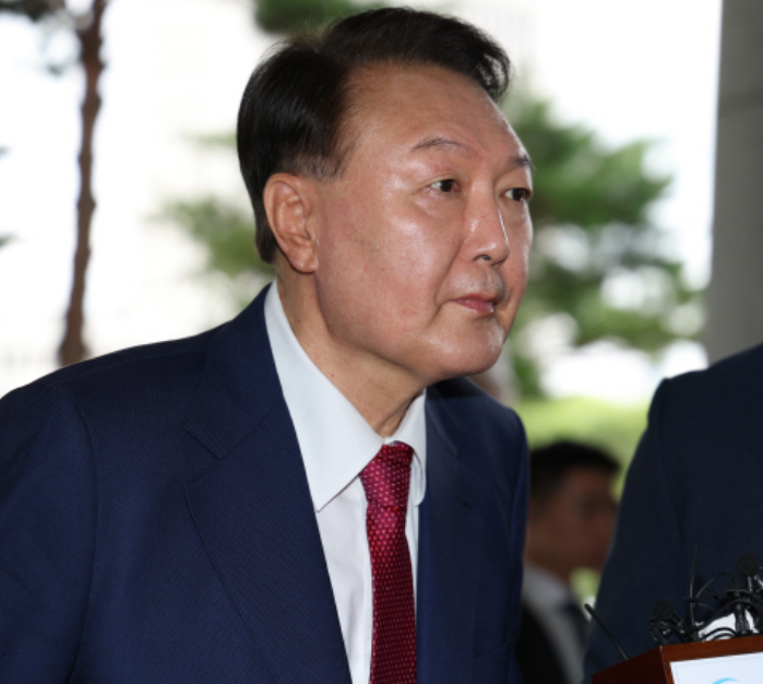 <b>내란 특검</b>, 尹전 대통령 2차 소환조사... 9시간 30분만에 <b>종료</b>