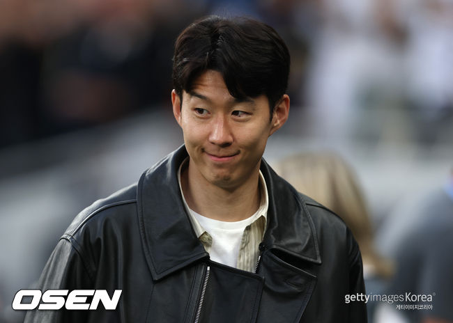 오늘의 해외축구 뉴스, '충격 반전' 손흥민, 토트넘 <b>잔류</b> 결심...... 