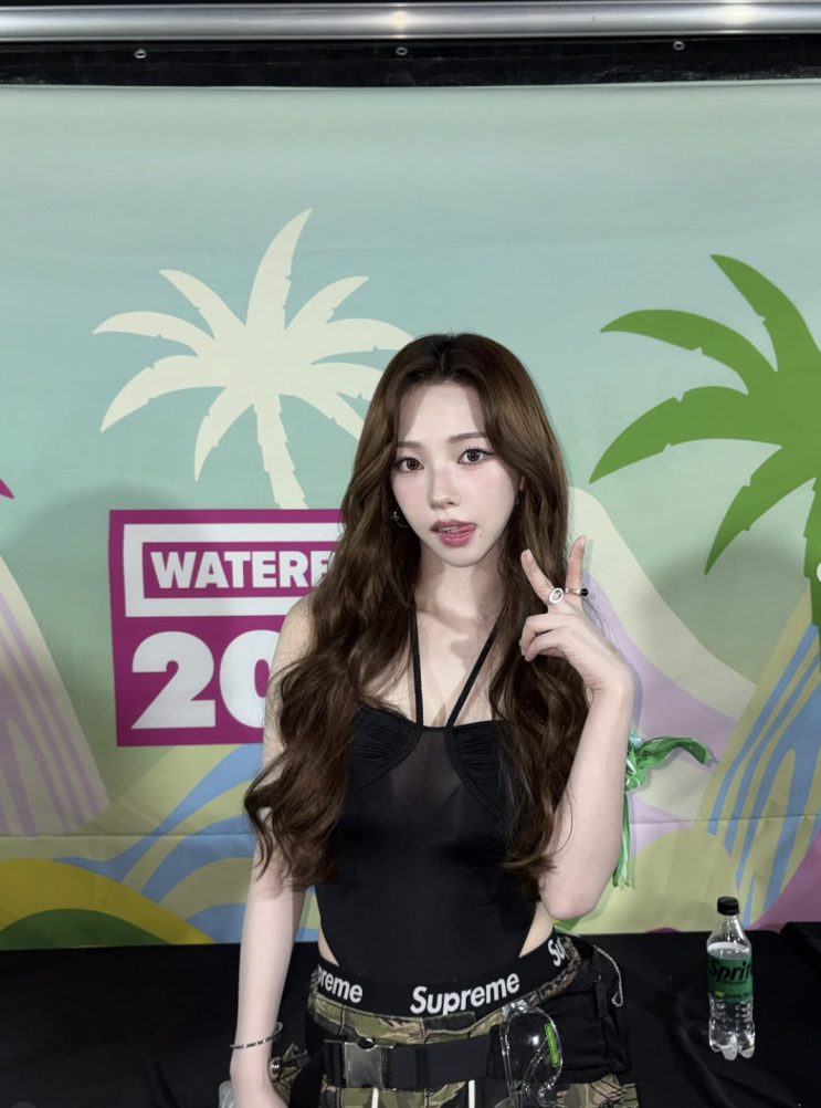  [셀럽 패션] 카리나 혼자 다 씻어버림 워터밤 , 이게 진짜 Dirty Work!