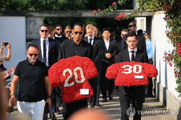 호날두, <b>조타 장례식 불참 논란</b>의 배경과 포르투갈 팬들의 반응... 