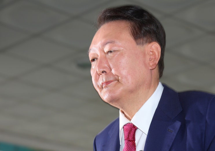 <b>윤석열</b> 전 대통령 <b>구속영장</b> 청구…내란 특검의 결정적 판단은?