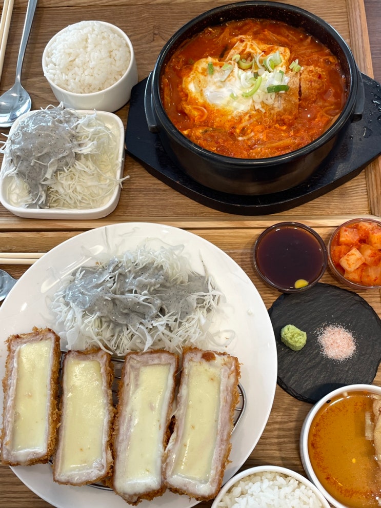  왕십리 돈카츠 맛집 시올돈 정성 가득한 치즈카츠와 김치나베카츠 (서울 성동구/왕십리역)