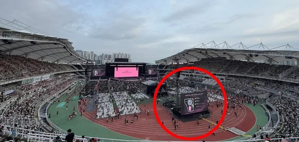 <b>블랙핑크 콘서트</b> '시야제로' 좌석 논란! 13만원 티켓으로 벽만... 