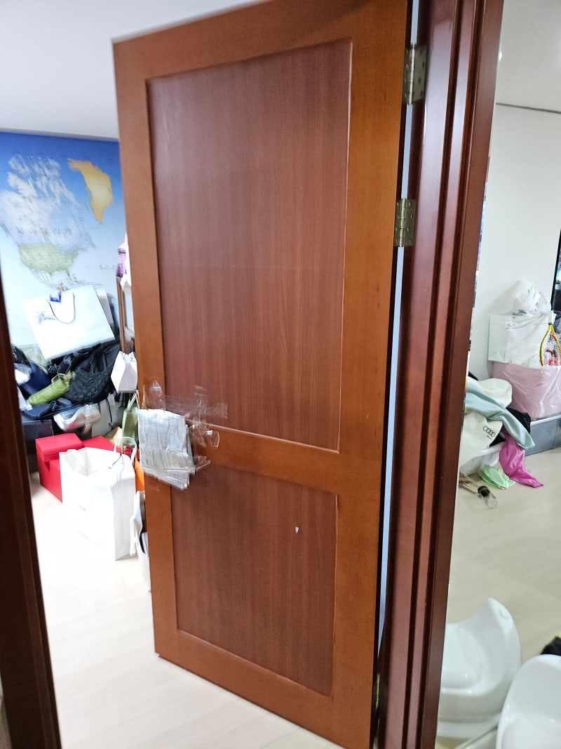 방문짝교체비용 오래되어서 새걸로 설치 문의