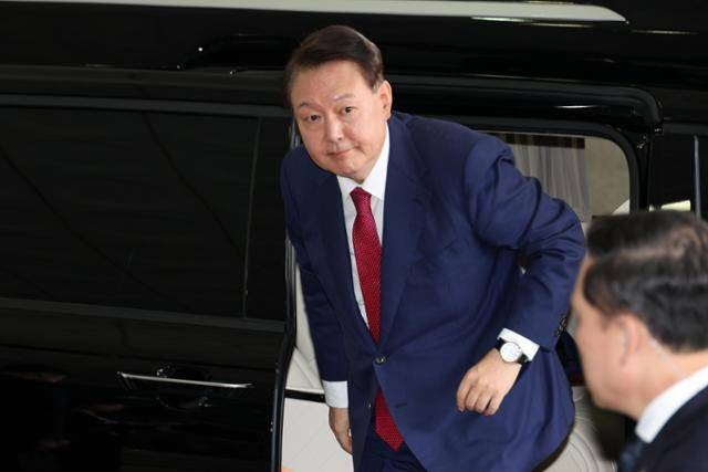 윤석열 전 대통령, 비상<b>계엄</b> 사후 문건 지시 <b>의혹</b>…특검, 4개... 