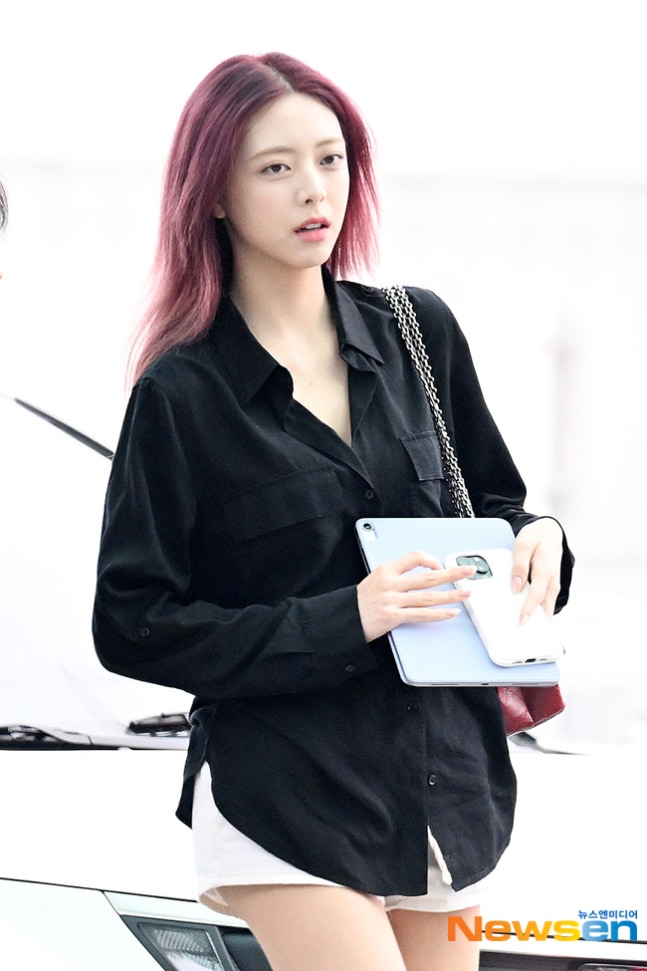  [공항패션] 있지(ITZY), 완전체로 홍콩 출국! 여름에도 시크함은 그대로 