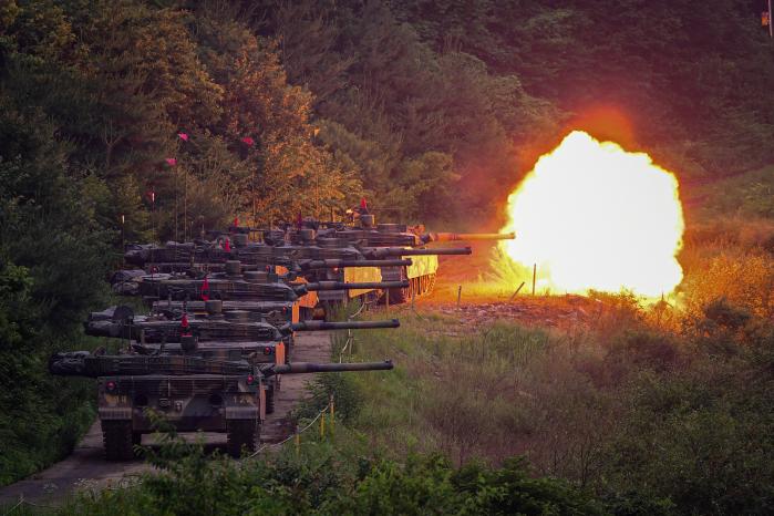  해병대2사단 전차대대, K1E1 전차·K200 장갑차 투입 해병대 전차대대 실전 같은 사격훈련으로 전투력 극대화