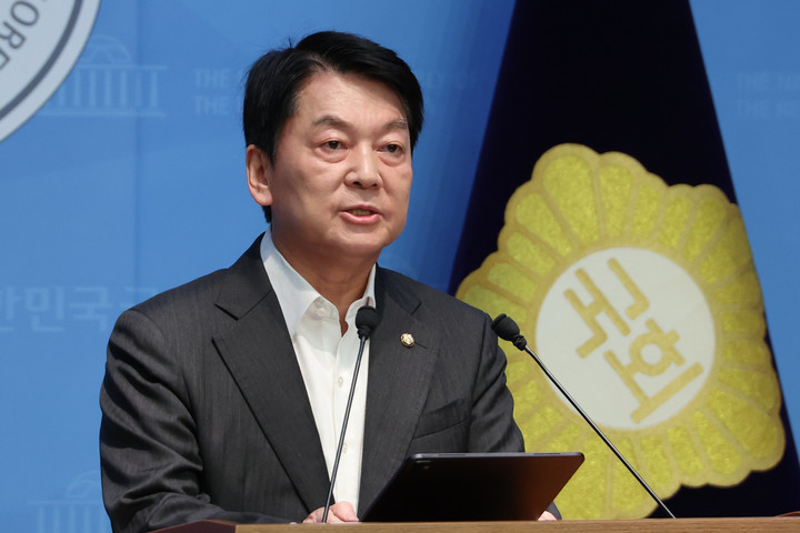 <b>안철수</b>·국민의힘 <b>혁신위</b> 사퇴…"이제 직접 칼 들겠다... 