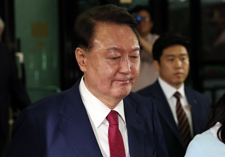윤석열 전 대통령, 구속 갈림길, <b>비화폰</b>·계엄 선포문 <b>의혹</b> 총정리