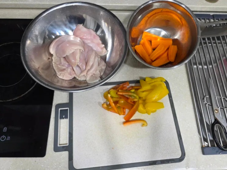  야밤에 나 홀로 강아지 수제간식 만들기 닭가슴살 파프리카, 당근 닭가슴살스틱 건조 만들기