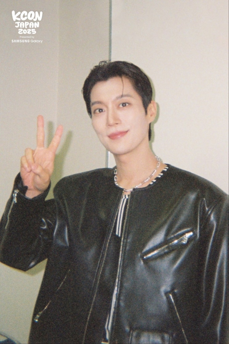 하이라이트 KCON 재팬 필름카메라 비하인드 포토 & <b>냥육권전쟁</b>
