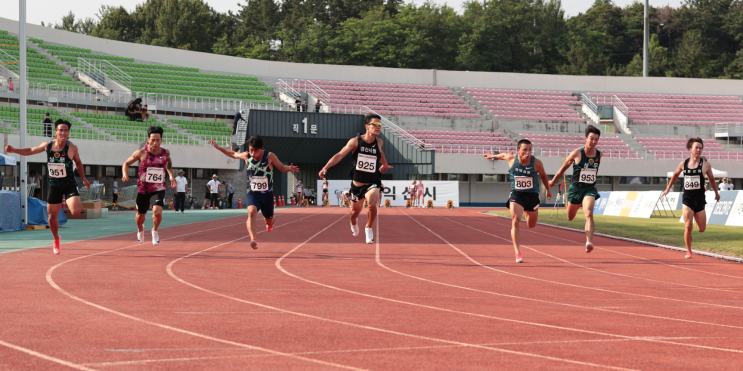남자부 100m 대회<b>신기록</b>으로 우승... 10초20 ... 역대 5위 기록