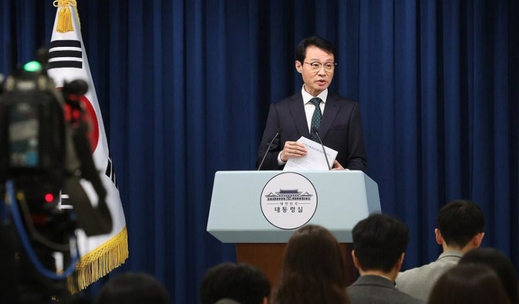 [긴급] <b>이재명 대통령</b>, 인천 <b>맨홀 사고</b>에 "특단<b>조치</b>" 지시! 현장... 