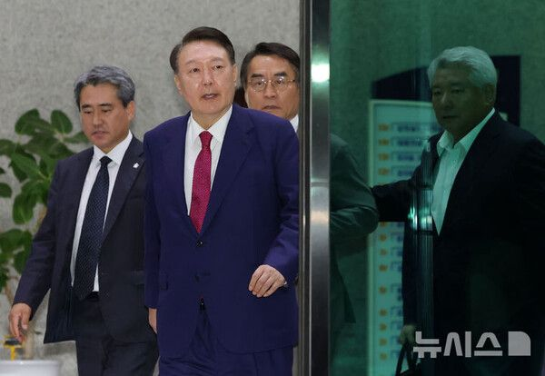  특검 "윤, 체포 저지 위해 경호처에 총 보여줘라 지시"