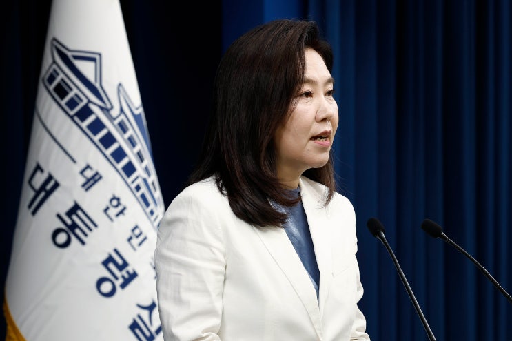 대통령실 “'신설' <b>청년담당관</b> 남녀 1명씩 공개채용”