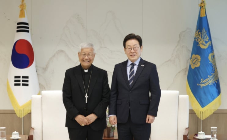 李 <b>대통령</b>. <b>유흥식 추기경 접견</b>