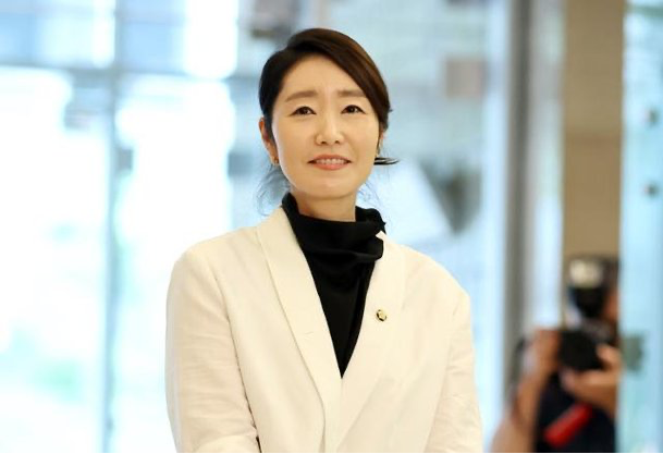 <b>강선우 여가부 장관 후보자</b> 남편, 스톡옵션 1만주 재산신고... 