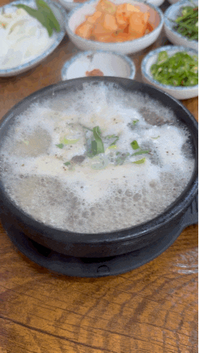  대구) 뜨끈하고 구수한 국물에 쫄깃한 고기가 맛있는 상인동'주왕산웰빙국밥'