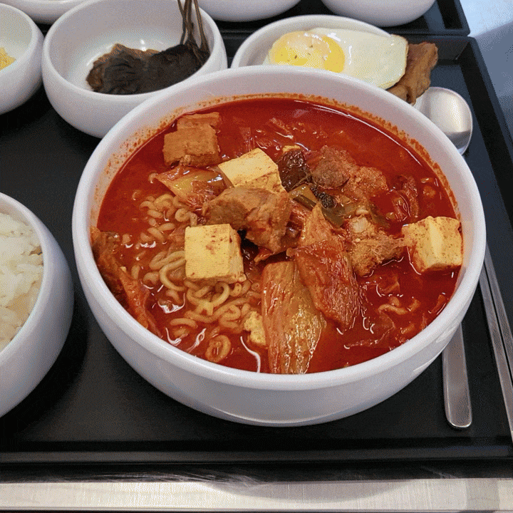  보라매역 김치찌개 맛집 돌아서면 또 생각나는 또갈집 등극
