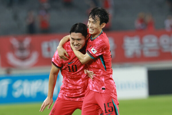 <b>홍명보호</b>, 중국에 3-0 완승 | <b>동아시안컵</b> 쾌조의 시작