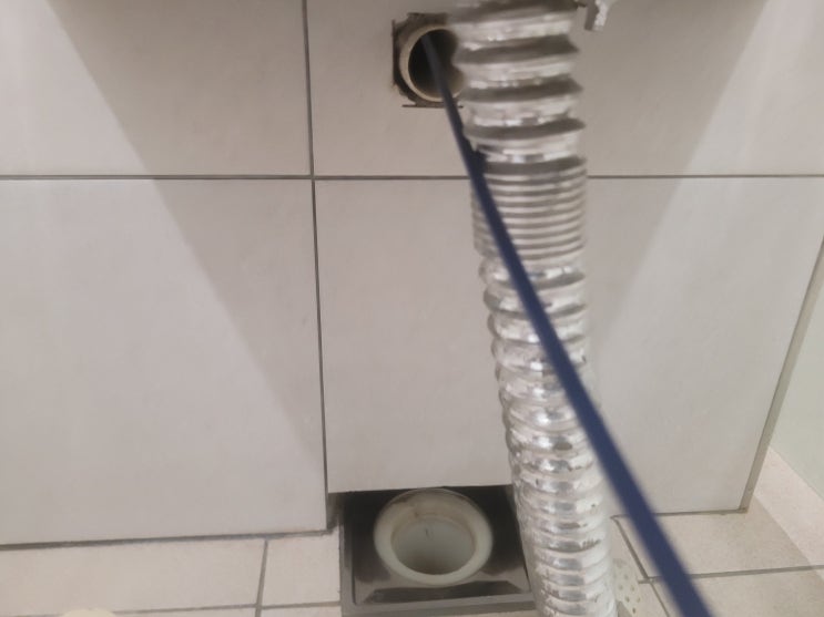  욕실 공사하고 세면대 막힘 벽배관 뚫기 서울 인천