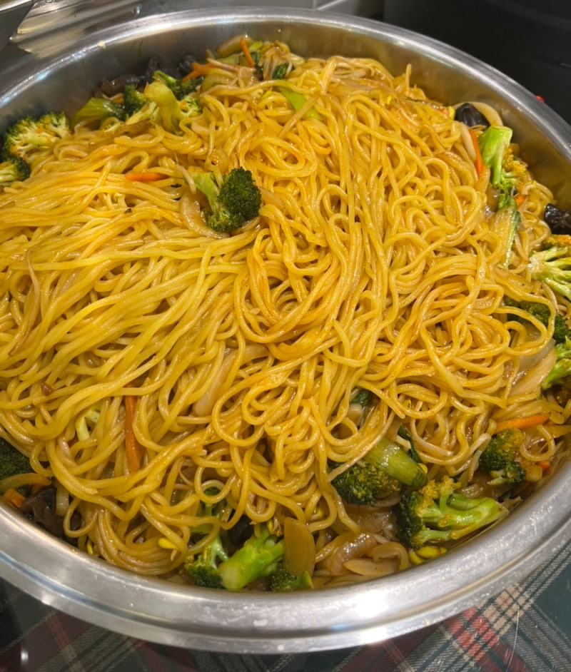 Enjoy a Chinese buffet for just 10,000 won per person at Dosakmyeongga in Songpa, Seoul. 8