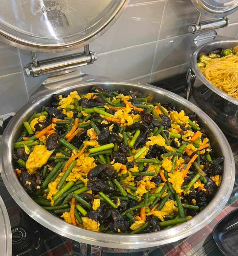 Enjoy a Chinese buffet for just 10,000 won per person at Dosakmyeongga in Songpa, Seoul. 7