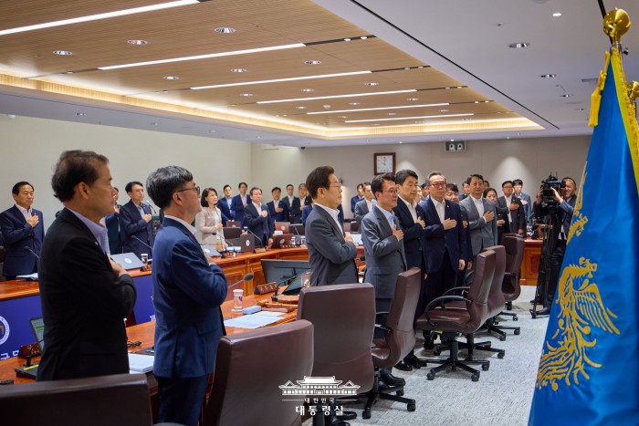 李대통령, <b>이진숙</b> 겨냥... 내용, 개인 정치 왜곡 활용 안돼" <b>질책</b>