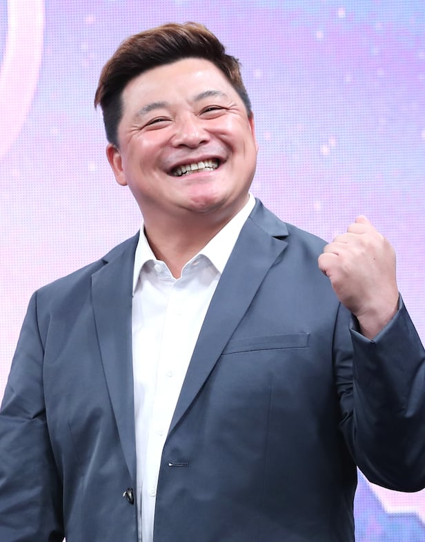 <b>윤정수 결혼 발표</b>, 12살 연하 필라테스 강사와 사랑 꽃피운... 