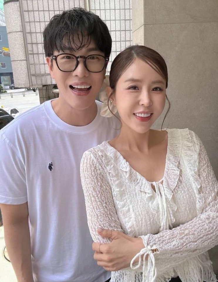 <연예가핫이슈> 신지, 정면돌파로 문원 지키기...'대국민 결혼 반대' 여론 잠재울까 [엑's 이슈]