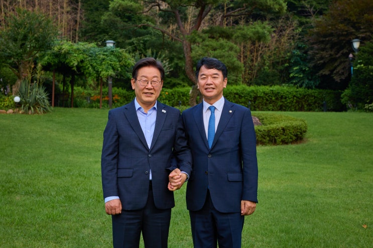 이재명 <b>대통령</b>, 더불어<b>민주당</b> 상임위원장단 <b>만찬</b>
