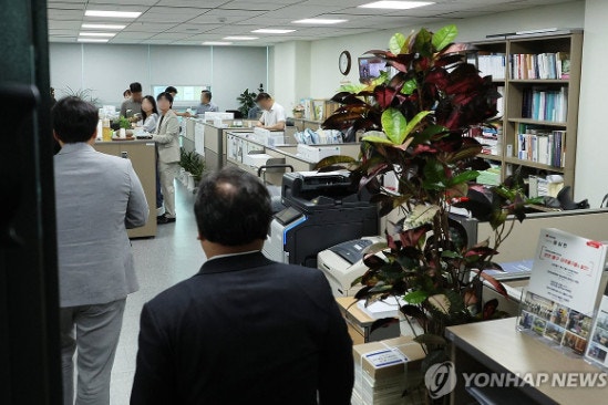 윤상현 사무실 덮친 특검…‘김건희 여론조사·공천 개입’ 핵심 증거 찾나