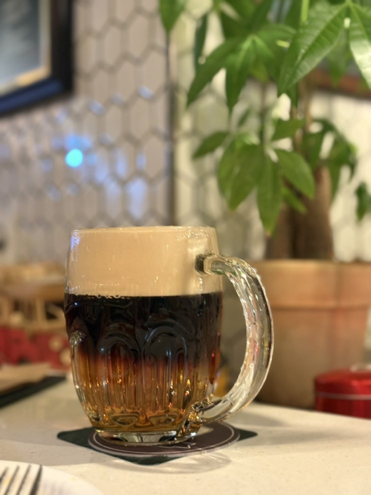  연희동 맥주집 탭스터에서 쫀쫀 거품맥주 마시기 : 맥주 종류, 페퍼로니 피자, 웨이팅