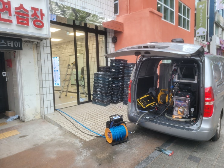  기름때로 가득 맨홀 집수정 고압세척 하수관로 기름청소 서울 경기