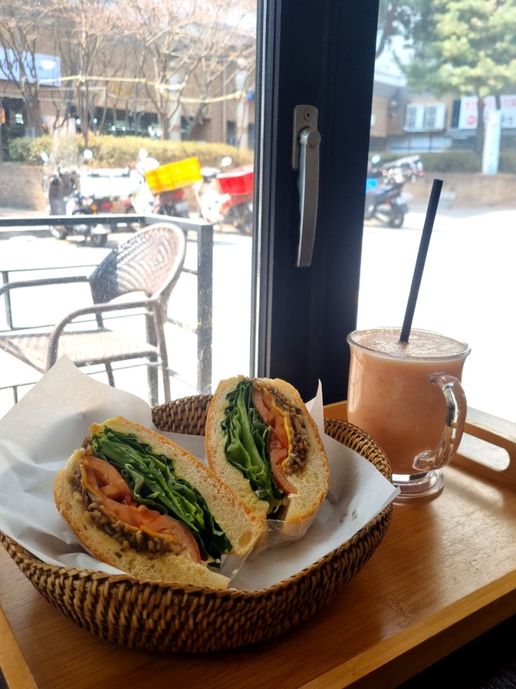  서교동 버섯 샌드위치 맛집 닥터베이크