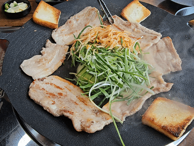  내발산동맛집 콩쥐가기르고팥쥐가요리하는고깃집 직접 구워주는 삼겹살 맛집