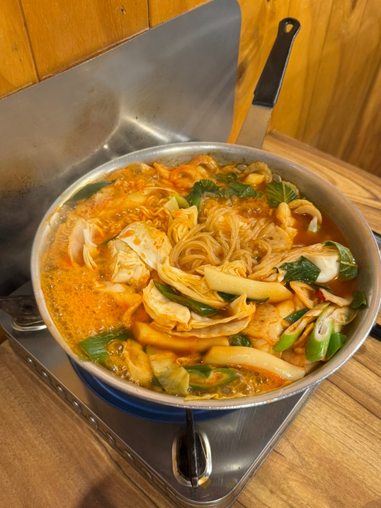  홍대 떡볶이 맛집 ‘또보겠지떡볶이’ 스마일보이점 웨이팅