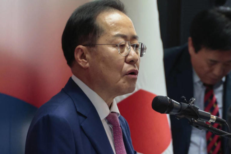 ”대국민 <b>사기</b>나 칠 것“ <b>홍준표</b>, 잠잠하더니 또 일침