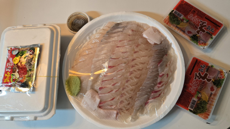  용인 기흥구 회 포장 맛집 활주로 수산 물회 킹크랩 대게 포장 판매 랍스터 가성비 횟집 포장전문 방어회 도다리 수산시장 도매 싱싱한 모둠회 광어 도미 가격 확인