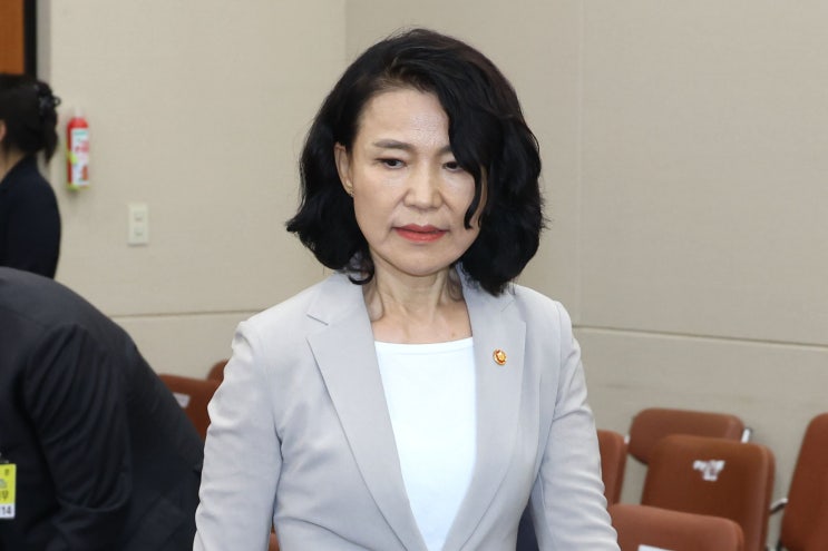  왜 대통령실은 이진숙 위원장을 국무회의에서 제외했을까?