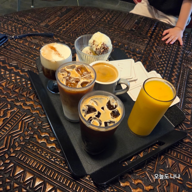  아인슈페너가 맛있는 헤이리마을 대형카페 르시랑스 :)