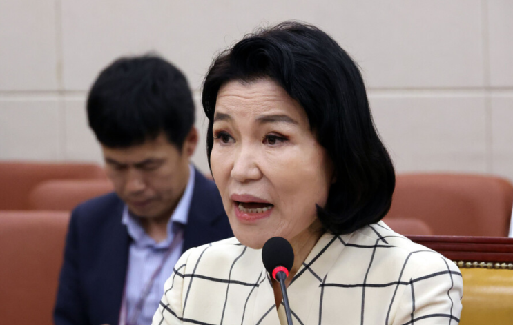 대통령실 “<b>이진숙</b>, 지시와 의견개진 헷갈리면 <b>국무회의 참석</b>... 