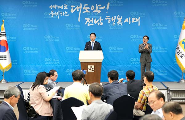 <b>김영록</b> 전남도<b>지사</b>…“전남발전 새로운 기회로”