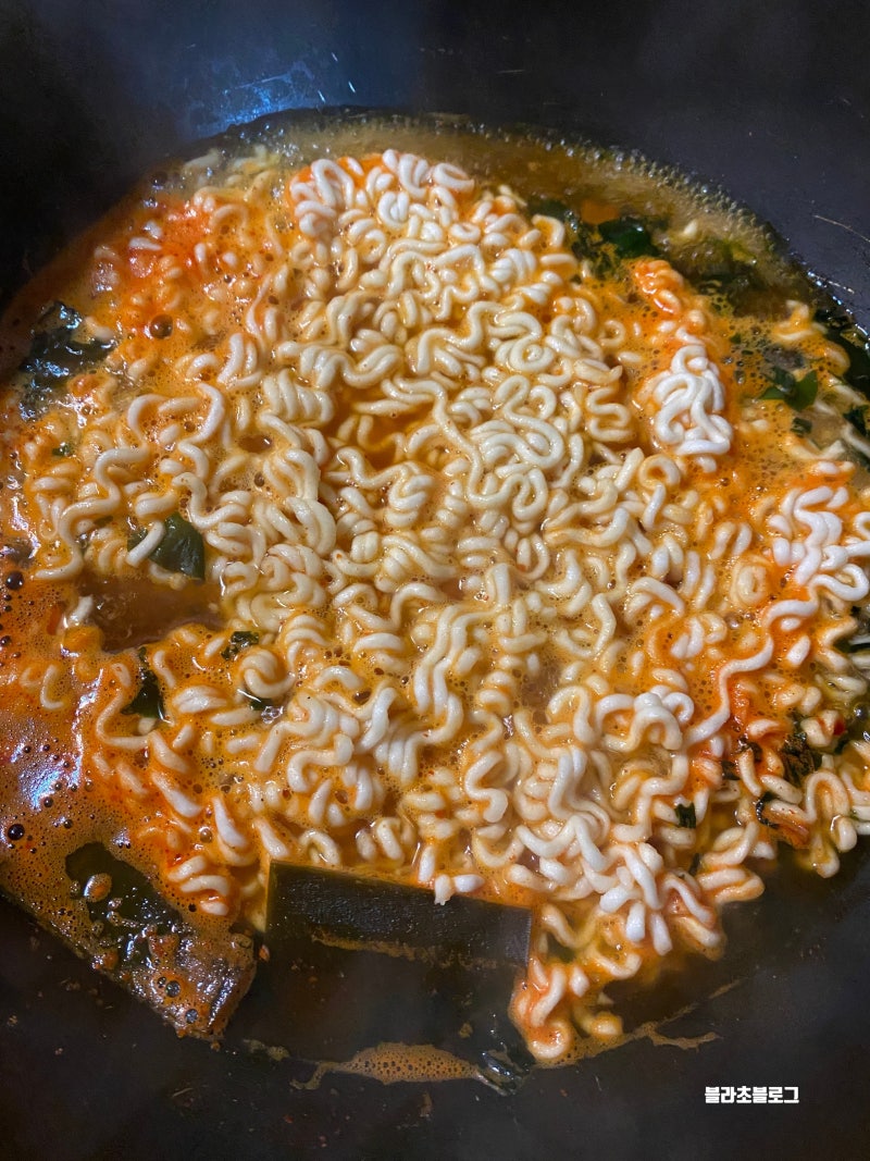 농심 너구리 라면 2개 물양 맛있게 끓이기 후기