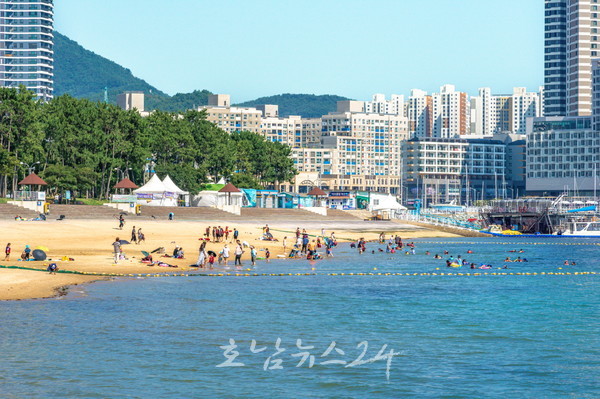  풍광이 아름답지만 한적한 전남 해변서 여름 무더위 날려버리세요